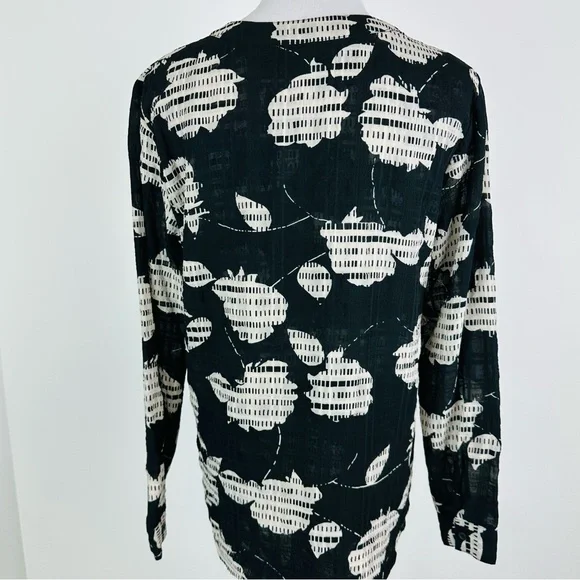 The Odells Everyday Pleat Top in Lagos Size XS - Picture 7 of 8